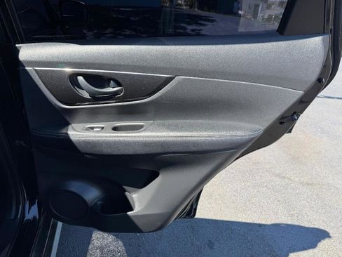 Used 2020 Nissan Rogue S FWD image 20