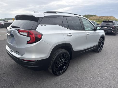 Used 2022 GMC Terrain SLE w/ Driver Convenience Package AWD/4WD image 4