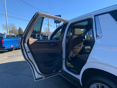 Used 2025 Chevrolet Tahoe High Country image 32