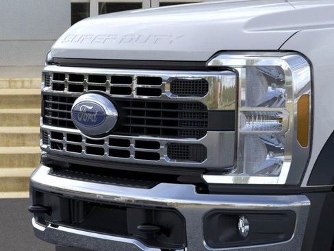 New 2026 Ford F450 XL w/ XL Chrome Package image 17