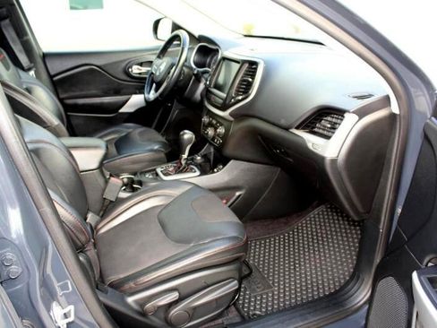 Used 2017 Jeep Cherokee Trailhawk image 19