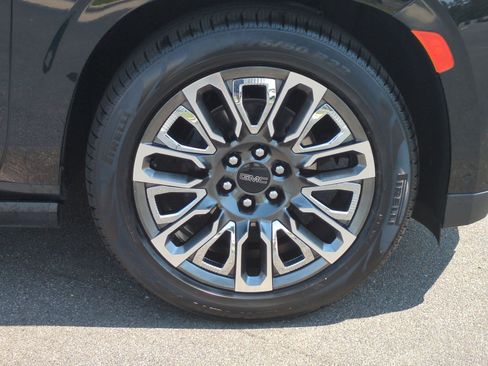 Used 2023 GMC Yukon Denali Ultimate AWD/4WD image 13