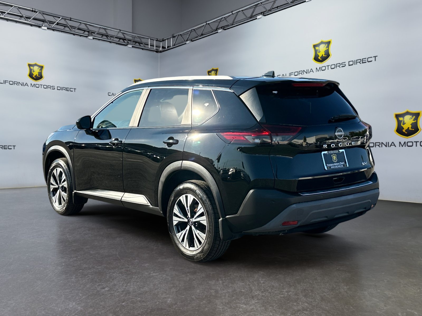 Used 2023 Nissan Rogue SV w/ SV Premium B Package FWD image 3