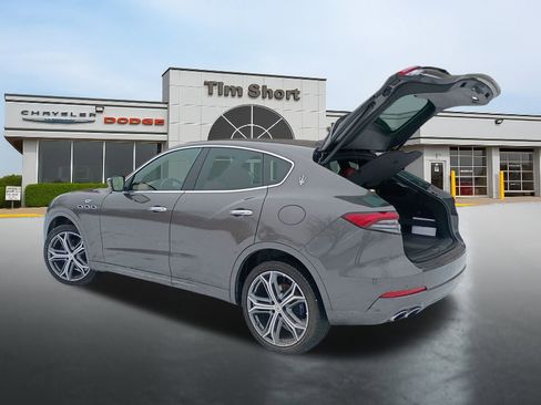 Used 2023 Maserati Levante GT AWD/4WD image 39