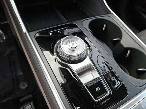 New 2026 Kia Carnival SX image 8