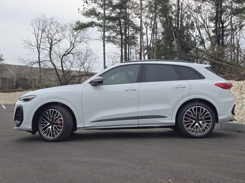 New 2026 Audi SQ5 Premium Plus image 24