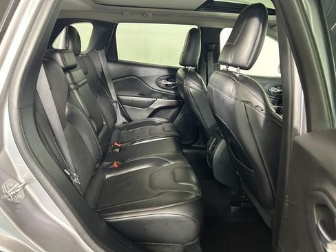 Used 2019 Jeep Cherokee Limited FWD image 27