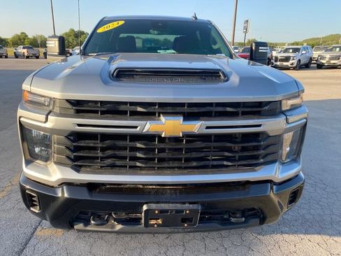 Used 2025 Chevrolet Silverado 2500 Custom w/ Custom Convenience Package AWD/4WD image 9