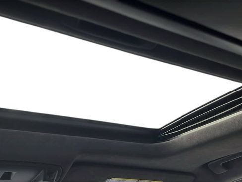 Used 2016 Cadillac Escalade Platinum image 22