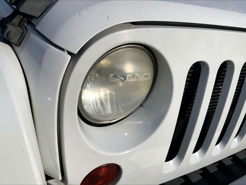 Used 2013 Jeep Wrangler Unlimited Sahara w/ Connectivity Group AWD/4WD image 23