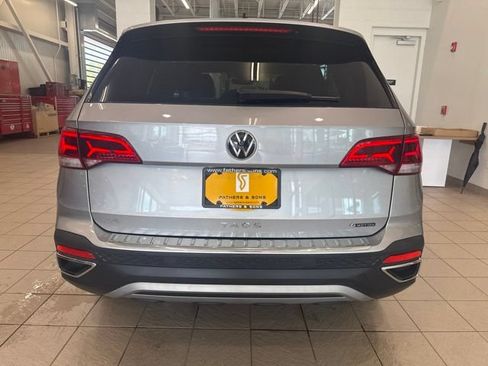 Used 2024 Volkswagen Taos SE AWD/4WD image 6