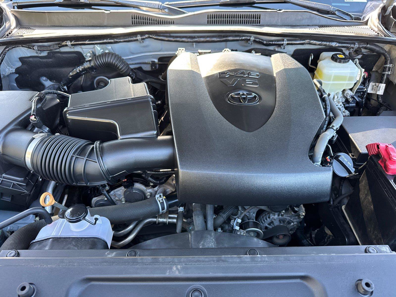 Used 2020 Toyota Tacoma TRD Off-Road w/ Technology Package AWD/4WD image 9