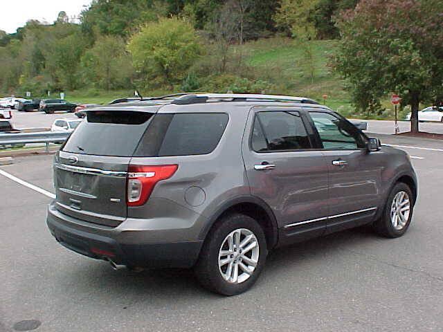 Used 2014 Ford Explorer XLT w/ Equipment Group 202A AWD/4WD image 34