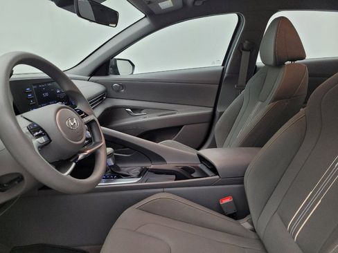 Used 2023 Hyundai Elantra SEL w/ Preferred Accessory Package image 17