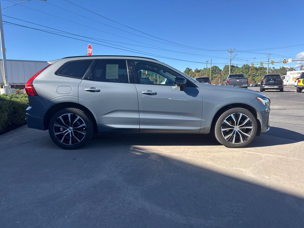 Used 2023 Volvo XC60 B5 Plus w/ Climate Package AWD/4WD image 4