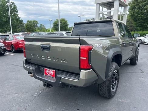 Used 2025 Toyota Tacoma TRD Off-Road AWD/4WD image 7