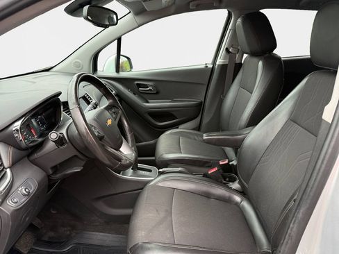 Used 2022 Chevrolet Trax LT w/ Driver Confidence Package AWD/4WD image 12