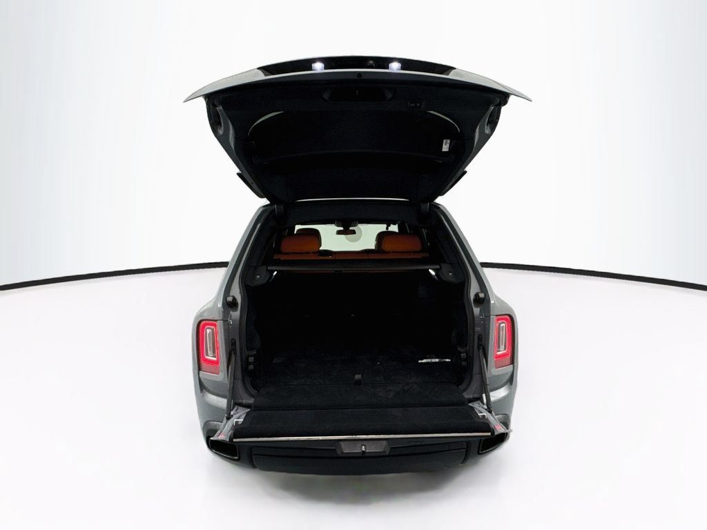Used 2021 Rolls-Royce Cullinan Black Badge AWD/4WD image 29
