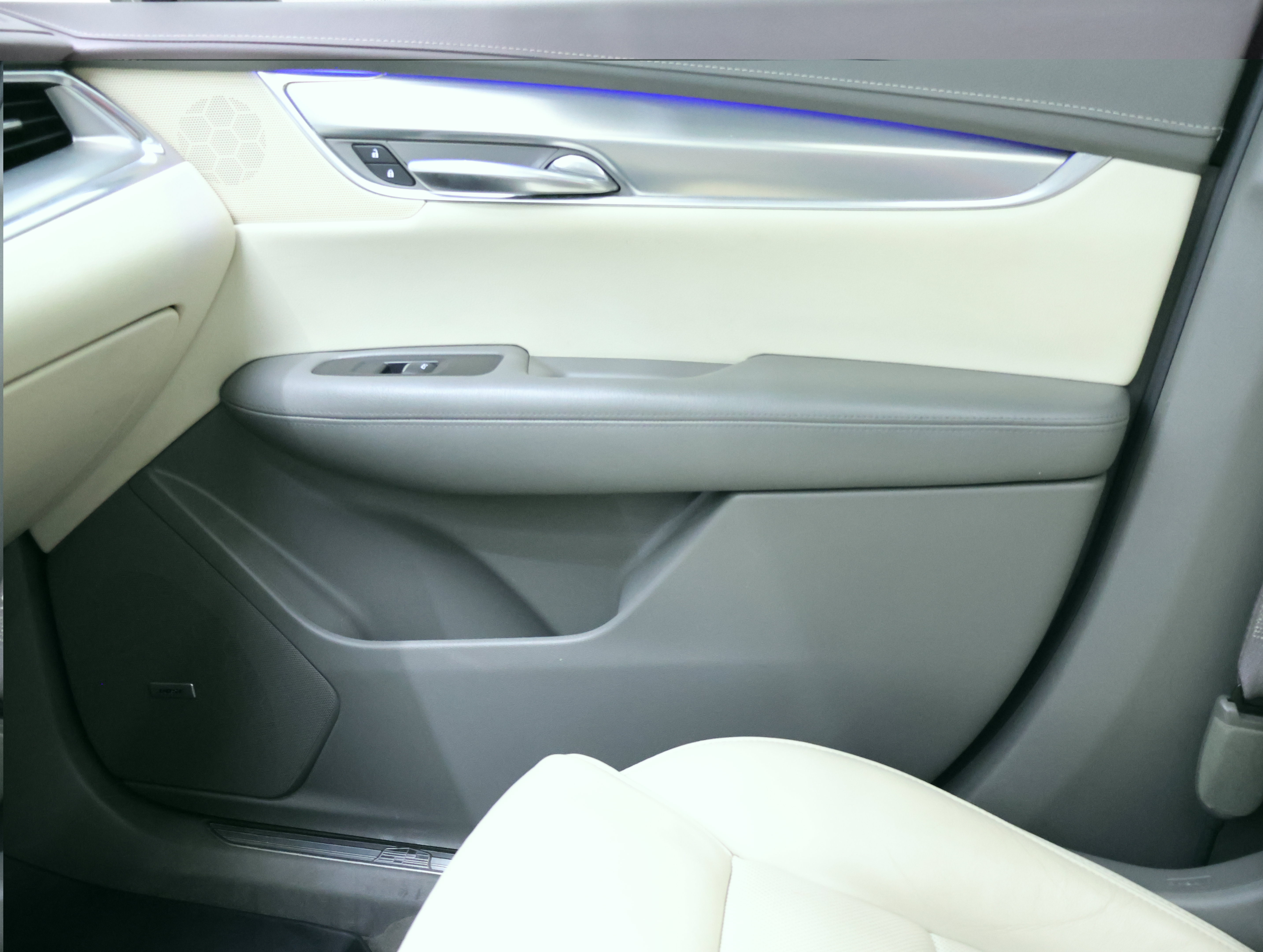 Used 2017 Cadillac XT5 Premium Luxury AWD/4WD image 14