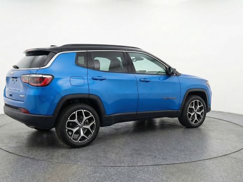 Used 2025 Jeep Compass Limited AWD/4WD image 9
