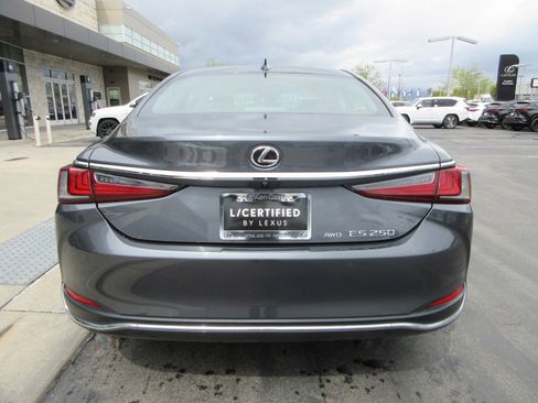 Used 2023 Lexus ES 250 w/ Premium Package image 7