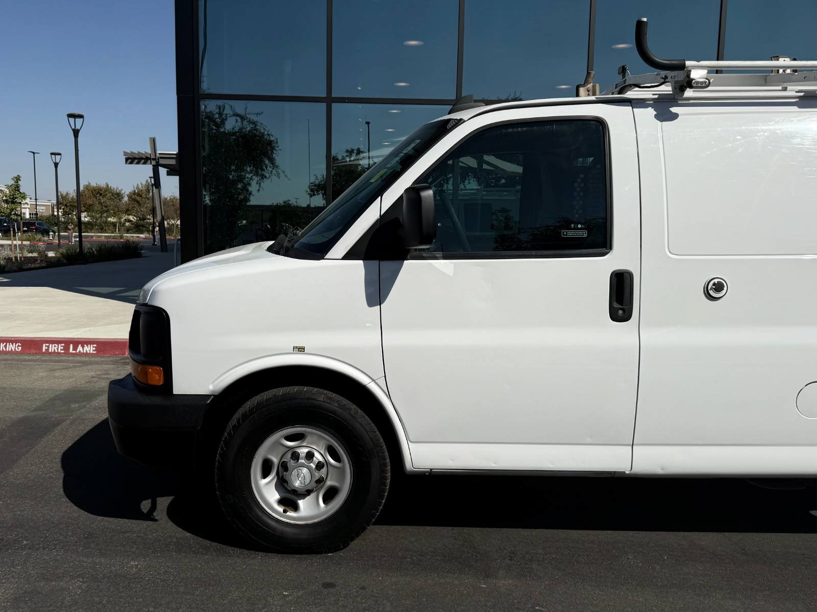 Used 2016 Chevrolet Express 2500 RWD image 11