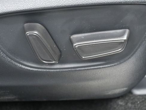 Used 2025 Toyota Highlander Platinum image 39