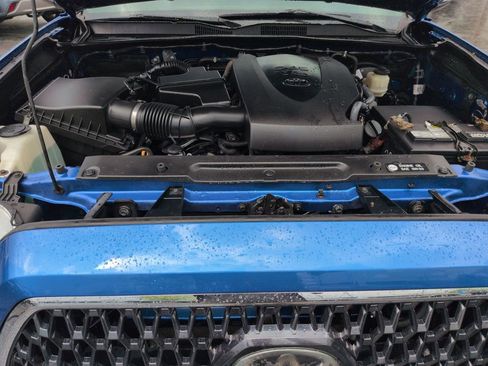 Used 2018 Toyota Tacoma TRD Sport image 22