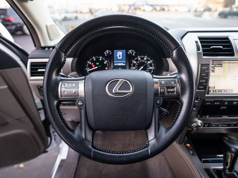 Used 2018 Lexus GX 460 image 15