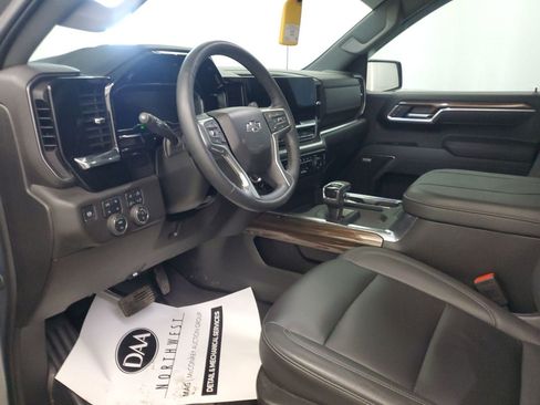 Used 2025 Chevrolet Silverado 1500 RST AWD/4WD image 5