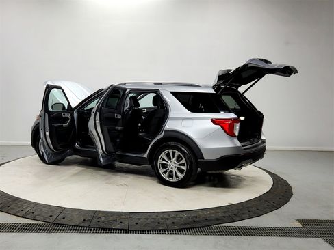 Used 2023 Ford Explorer Limited image 13