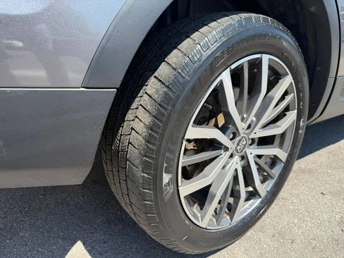 Used 2014 Ford Explorer Limited w/ Equipment Group 301A AWD/4WD image 27