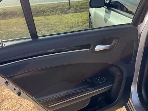 Used 2017 Chrysler 300 S image 17