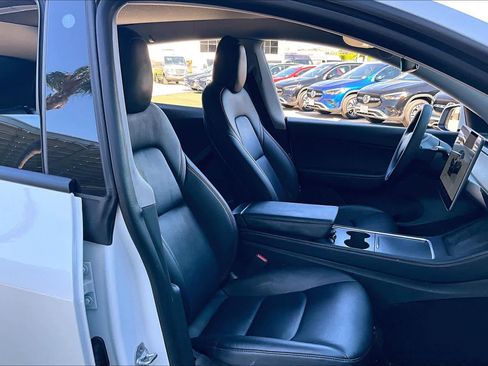 Used 2022 Tesla Model Y Long Range image 8