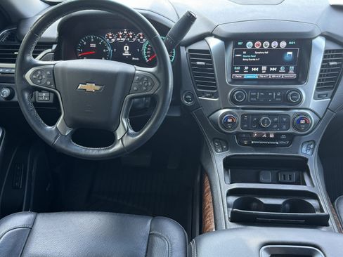 Used 2019 Chevrolet Suburban Premier AWD/4WD image 7