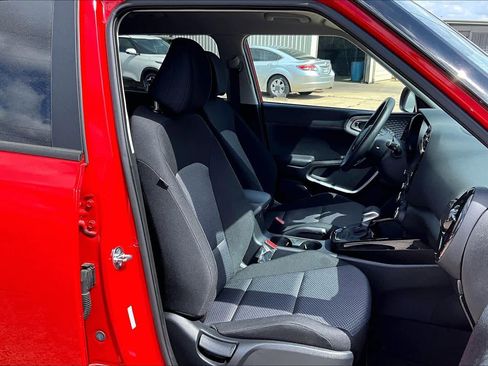 Used 2025 Kia Soul S image 9