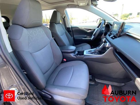 Certified 2022 Toyota RAV4 XLE w/ Convenience Package AWD/4WD image 17