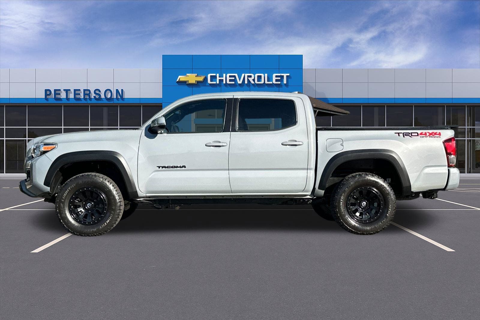 Used 2018 Toyota Tacoma TRD Off-Road w/ Technology Package AWD/4WD image 7