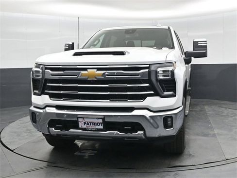 Used 2024 Chevrolet Silverado 2500 LTZ w/ LTZ Convenience Package image 8