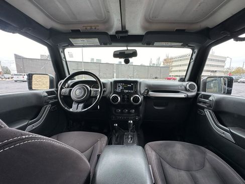 Used 2014 Jeep Wrangler Unlimited Sahara w/ Dual Top Group AWD/4WD image 13