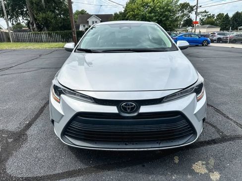 Used 2024 Toyota Corolla LE FWD image 2