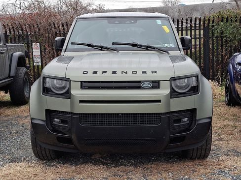 Used 2025 Land Rover Defender 110 X-Dynamic SE image 2