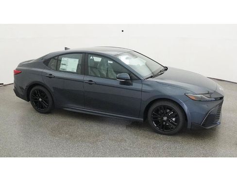 Used 2026 Toyota Camry SE FWD image 12