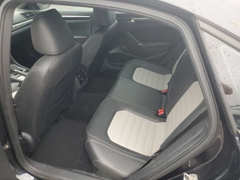 Used 2018 Volkswagen Passat 3.6 FWD image 12