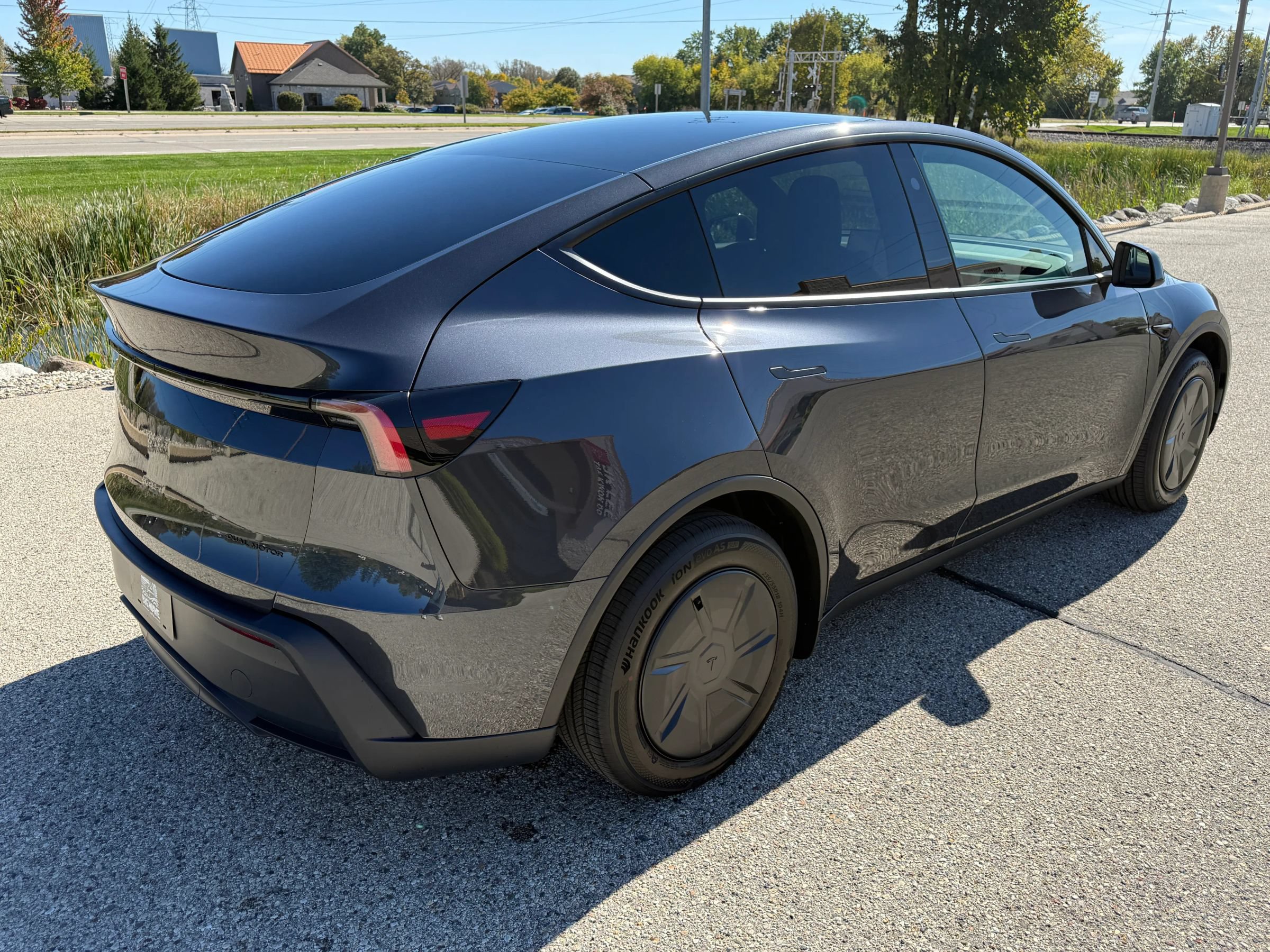 Used 2026 Tesla Model Y AWD image 7