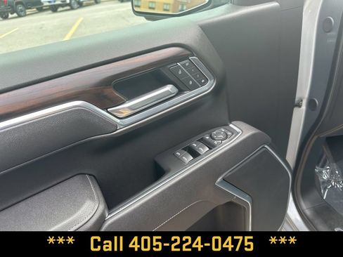 Used 2025 GMC Sierra 1500 SLT AWD/4WD image 16
