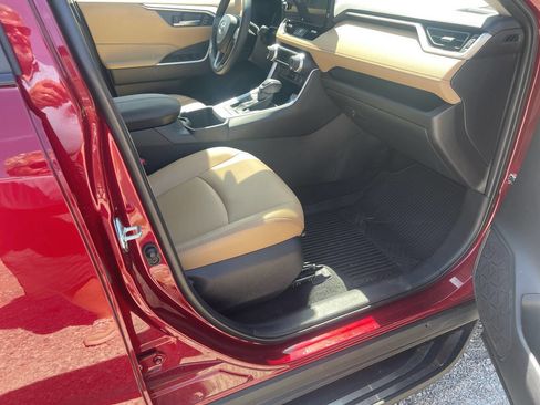 Used 2023 Toyota RAV4 XLE Premium image 14