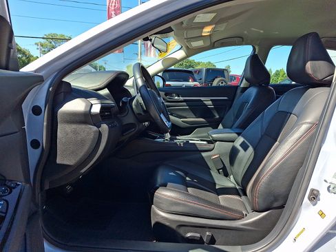 Used 2024 Nissan Altima 2.5 SR FWD image 15