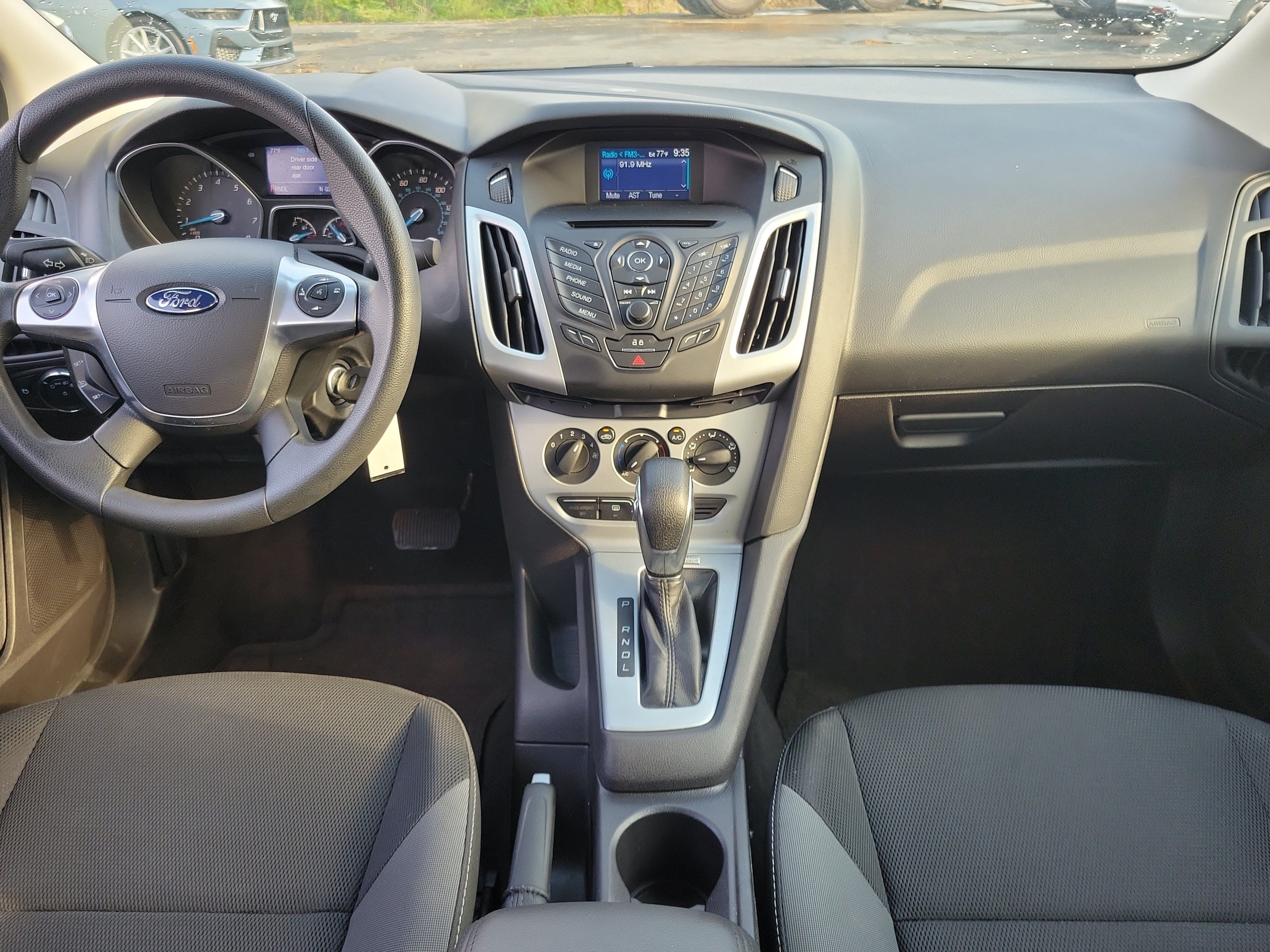 Used 2014 Ford Focus SE FWD image 9