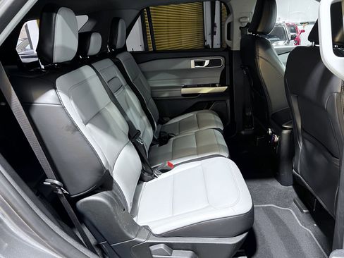 Used 2021 Ford Explorer XLT w/ Equipment Group 202A image 17